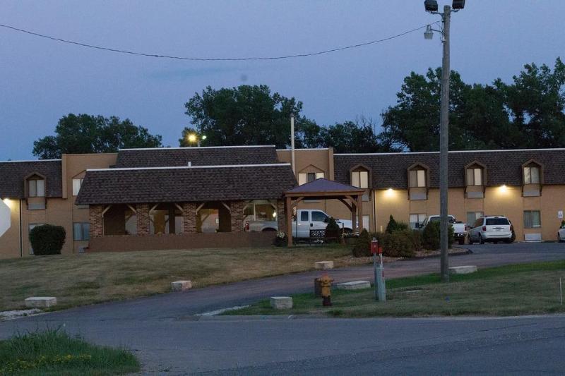 فندق كواليتي إن آند سويتس West Bend المظهر الخارجي الصورة